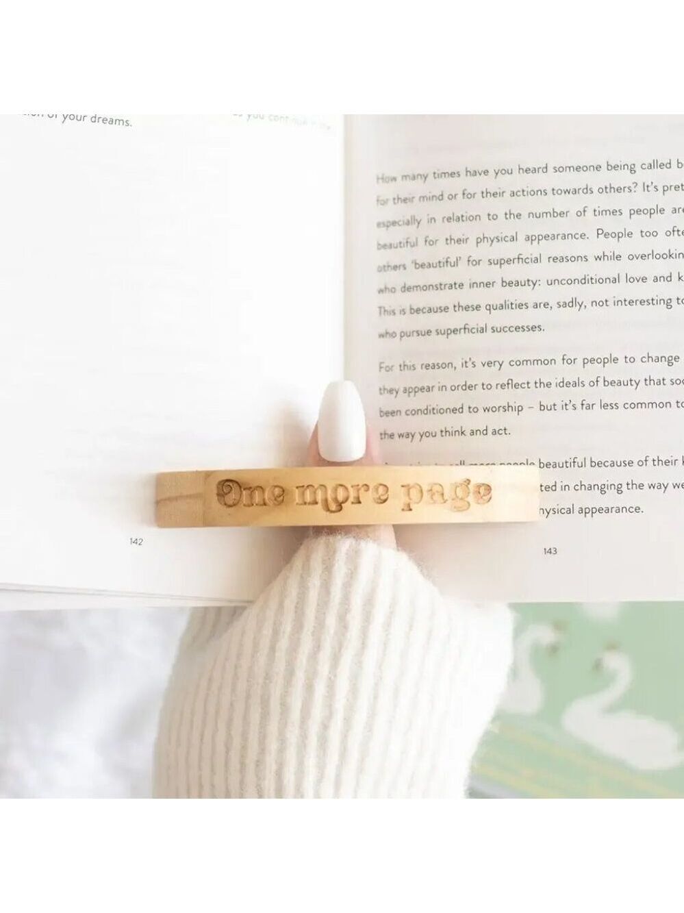 LAST ONE!!! ($8) Book Worm Thumb Page Holder